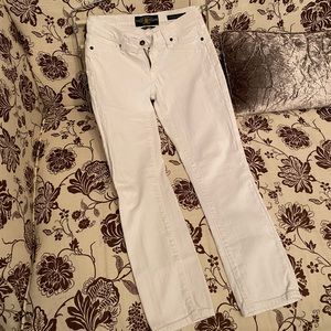 WHITE LUCKY BRAND ANKLE CUT JEANS!